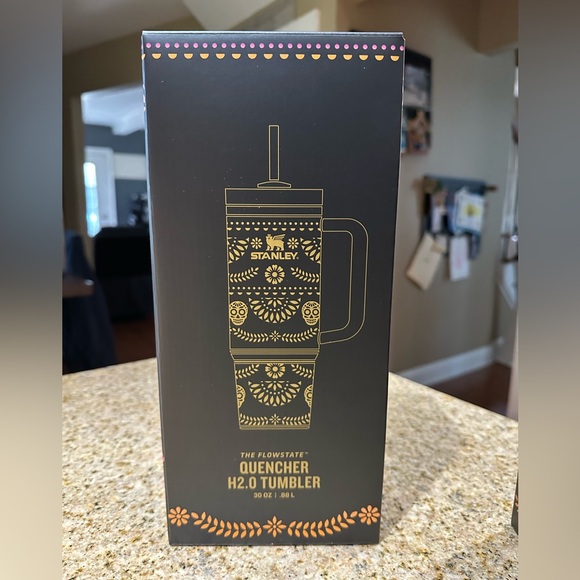 Brand New Limited Edition Día de Muertos 
Stanley 30-OZ Quencher® H2.0 FlowState - Picture 8 of 9